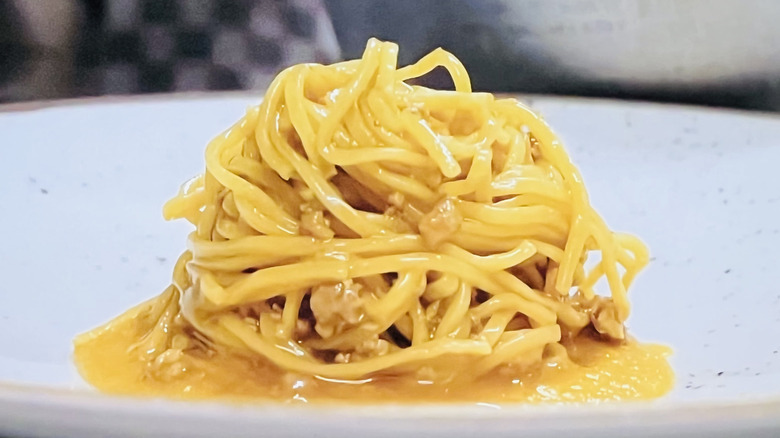 saffron spaghett in plate