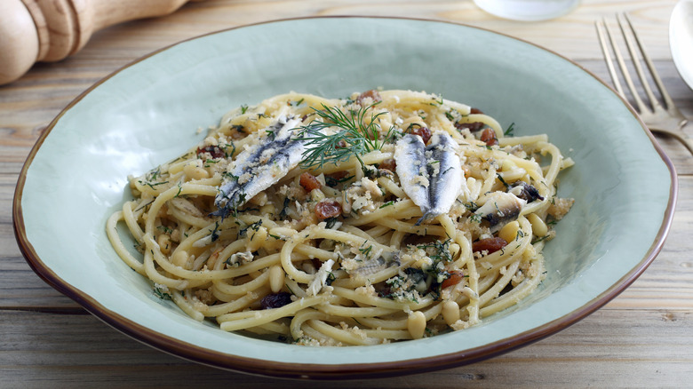 spaghetti with sardines in plate