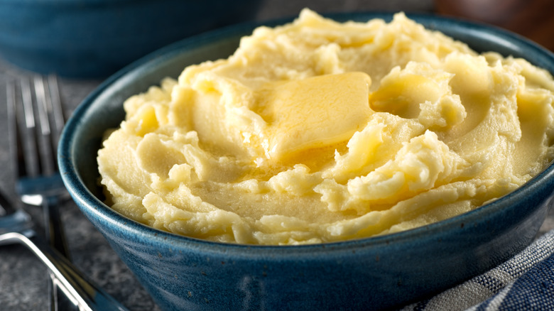 Mashed potatoes with melted butter