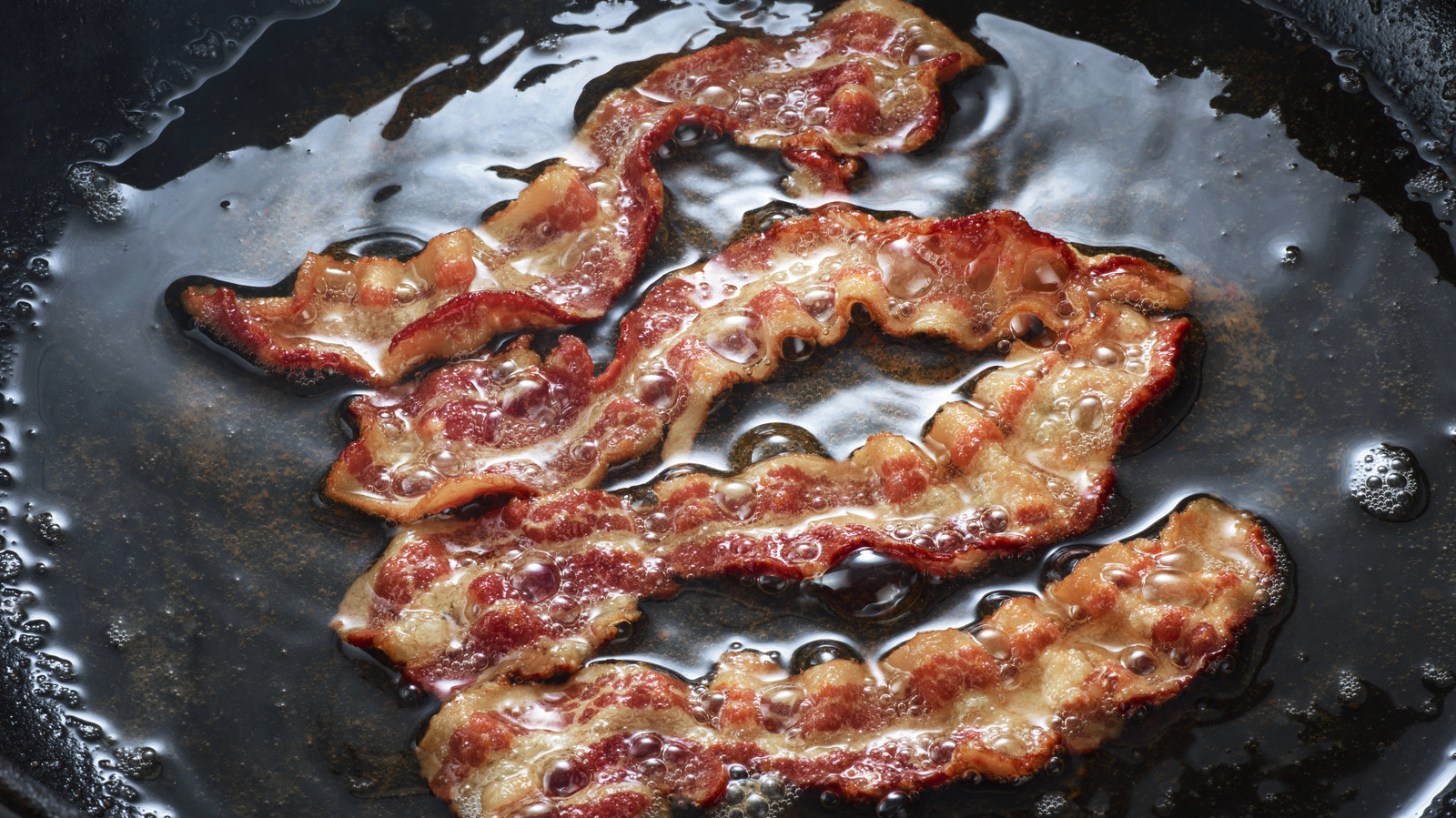 https://www.tastingtable.com/img/gallery/20-unexpected-ways-to-use-leftover-bacon/l-intro-1671825028.jpg