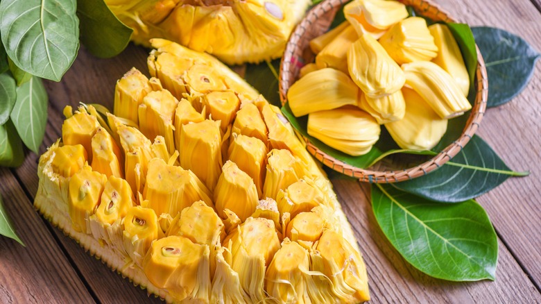 Raw peeled jackfruit