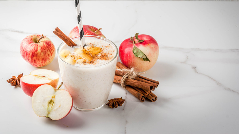 Apple cinnamon smoothie