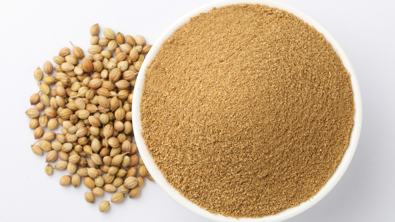 Coriander powder in bowl