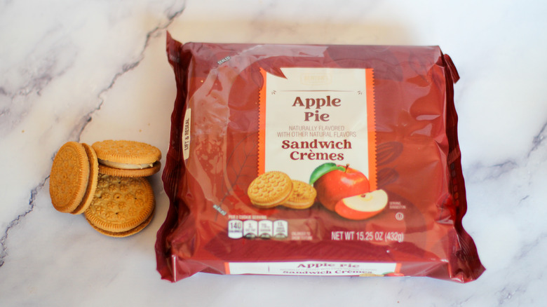 Apple pie sandwich cremes