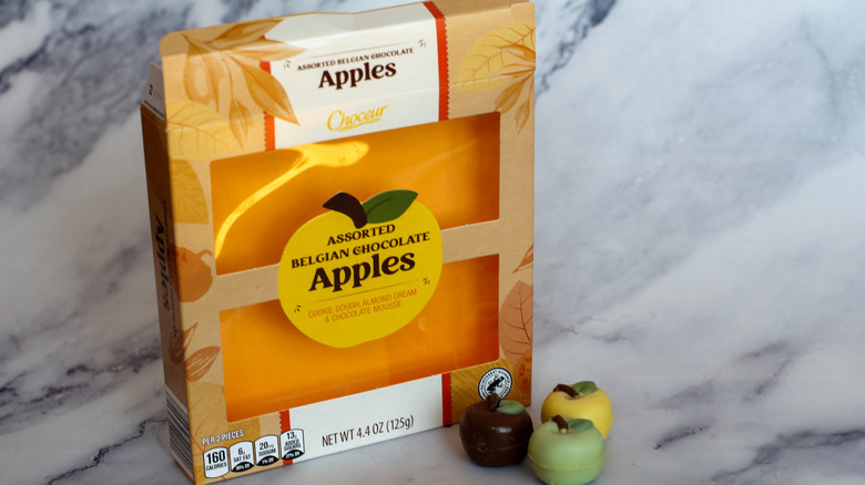 Belgian chocolate apples with container