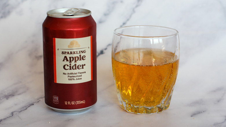 Sparkling apple cider can and glass