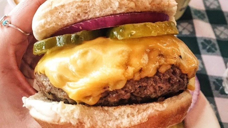 J.G. Melon cheeseburger