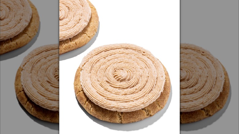 Crumbl churro cookie