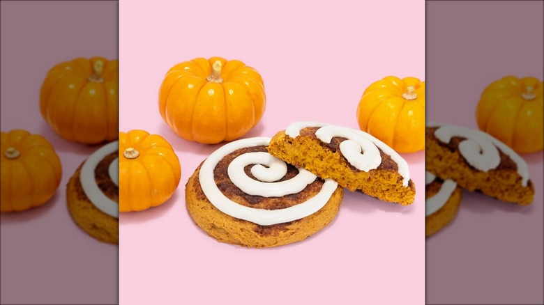 Crumbl pumpkin roll cookie