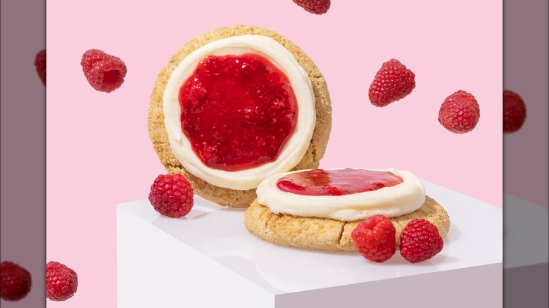 Crumbl raspberry cheesecake cookie