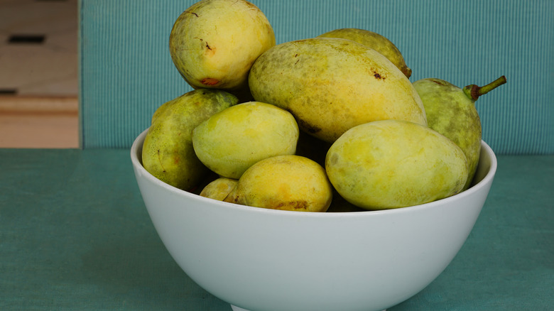 white bowl overflowing with green pawpaw