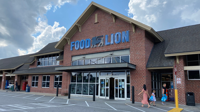 Food Lion store
