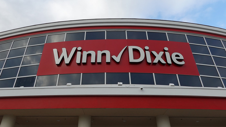 Winn Dixie building