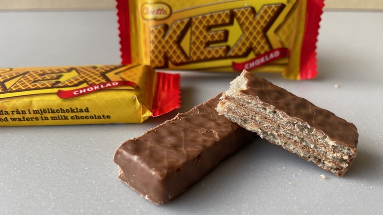 yellow wrapper with chocolate wafer