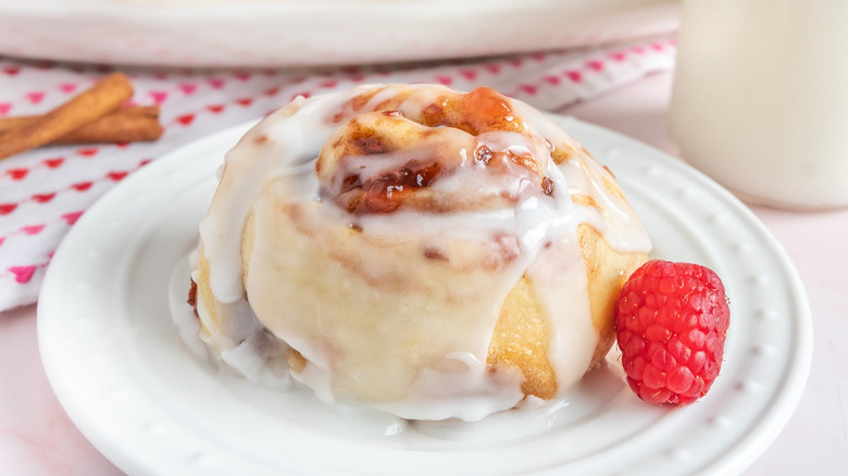 cinnamon roll with raspberry