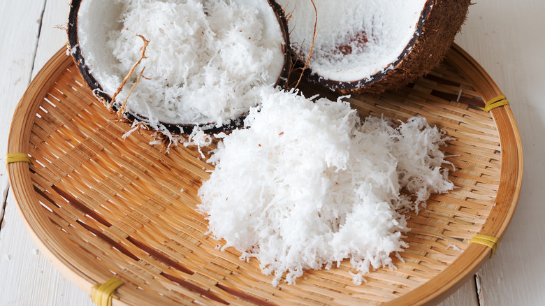 White shredded coconut