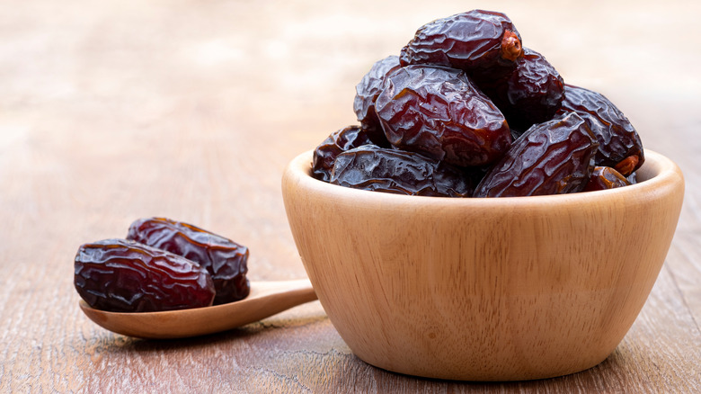 Medjool dates in bowl