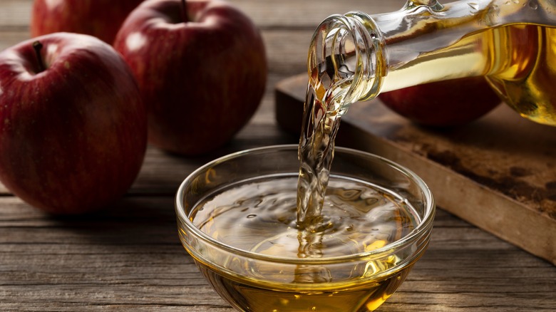 Apple cider vinegar pouring