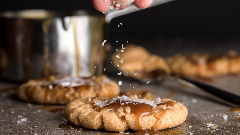 Salting caramel cookies