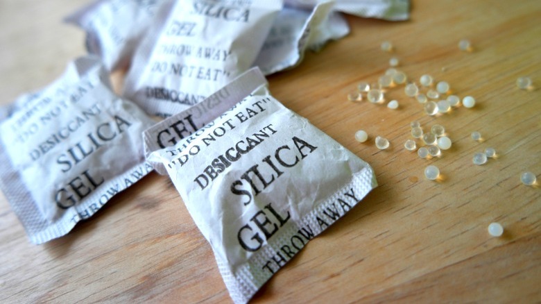 Silica gel packets