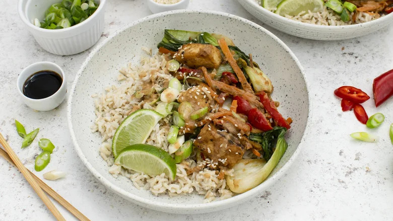 Tofu stir-fry with peanut sauce