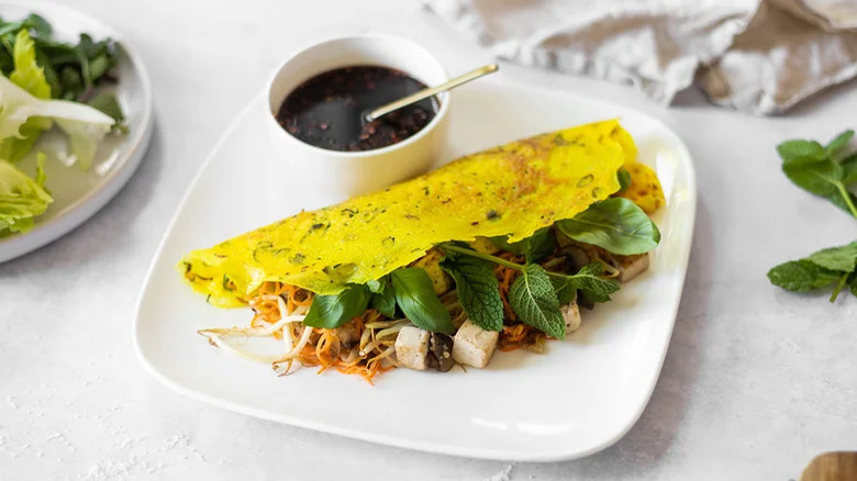 Serving of tofu bánh xèo