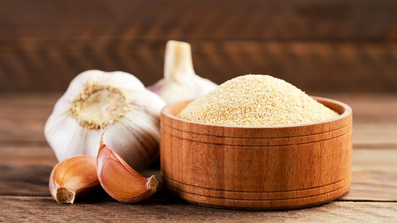 bowl of garlic powder