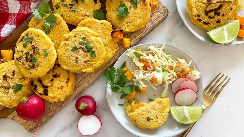 pupusas de ayote and garnishes