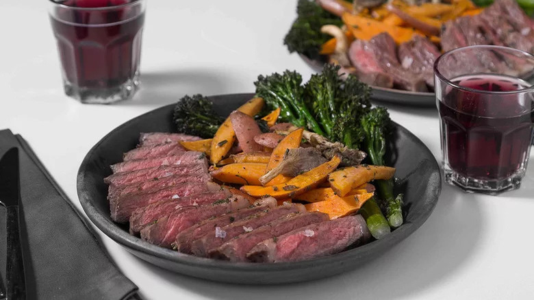 steak sweet potatoes and broccoli