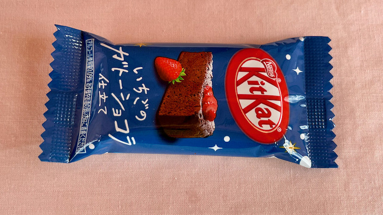 Strawberry Gateau Chocolate Kit Kat