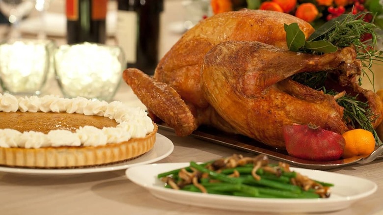 Turkey, pie, and green beans