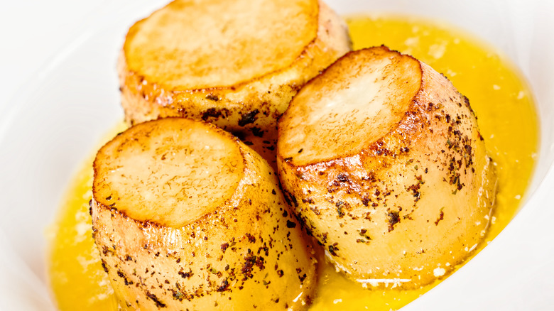 Fondant potatoes with butter