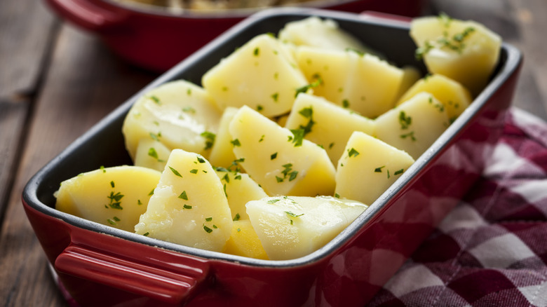 Boiled potatoes with herbs