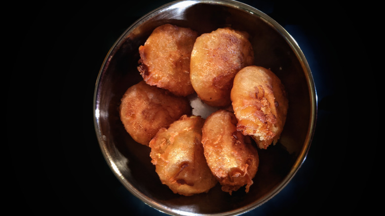 kobbari boorelu in bowl