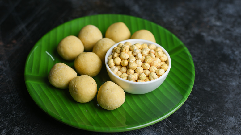 maa ladoo with chickpeas