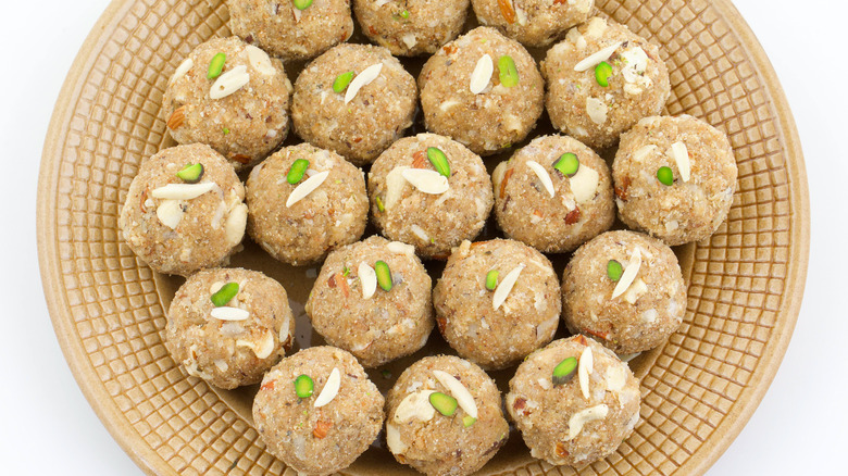 urad dal ladoos with green nuts