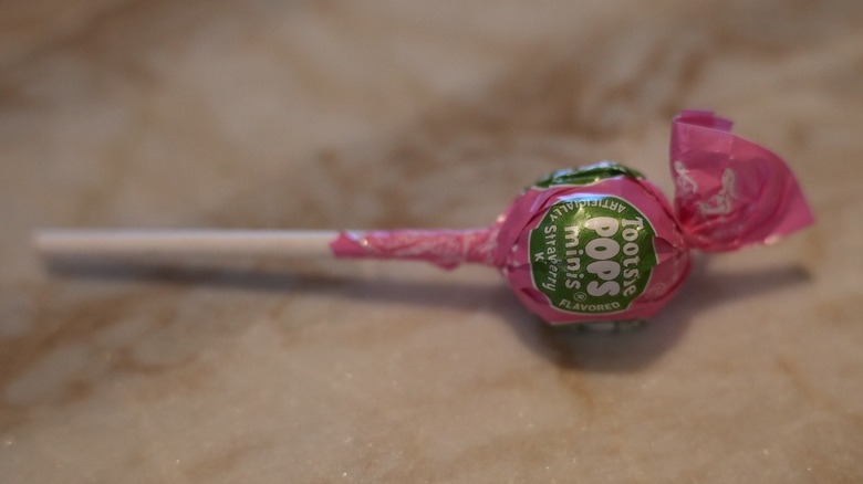 Strawberry Kiwi Tootsie Pop