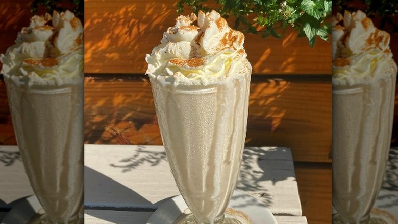 Apple pie milkshake