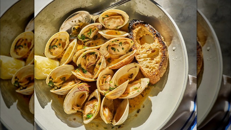 clams with herbs 