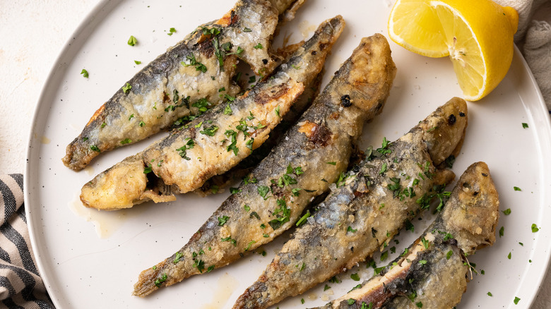 Pan-fried fish with lemon