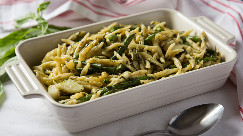 Pesto vegetable pasta in dish