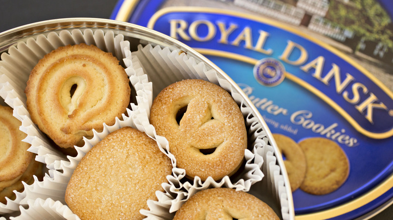 Butter cookies in metal tin