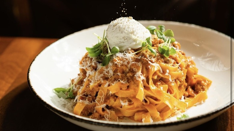 pasta with meat, burrata