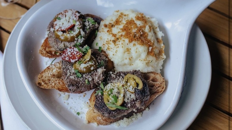 mashed potatoes, steak toast