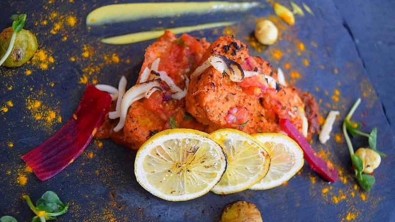 A plate of tandoori chicken