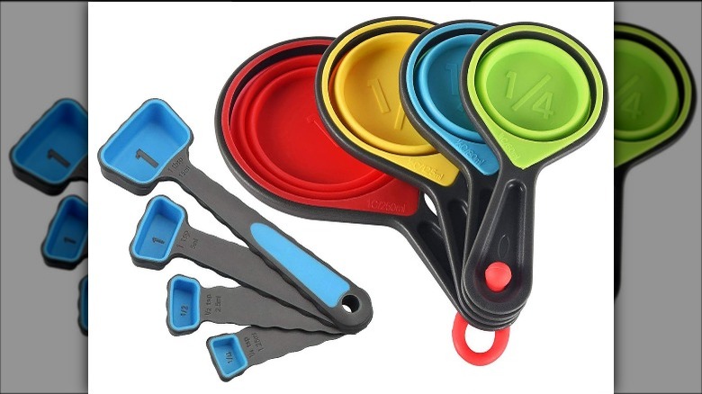 Measuring cup and spoon set