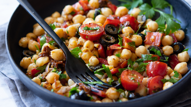 chickpea olive and tomato salad