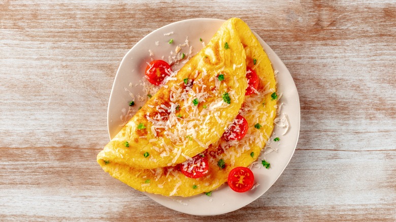 Omelette with tomatoes and cheese