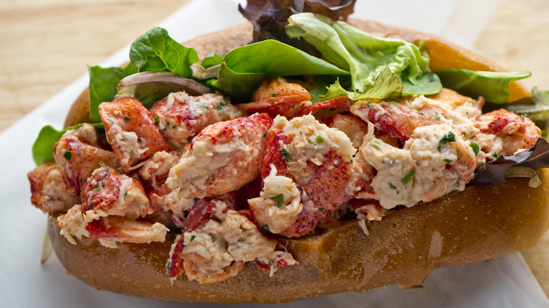 lobster roll on bun