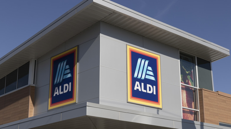 Aldi store sign